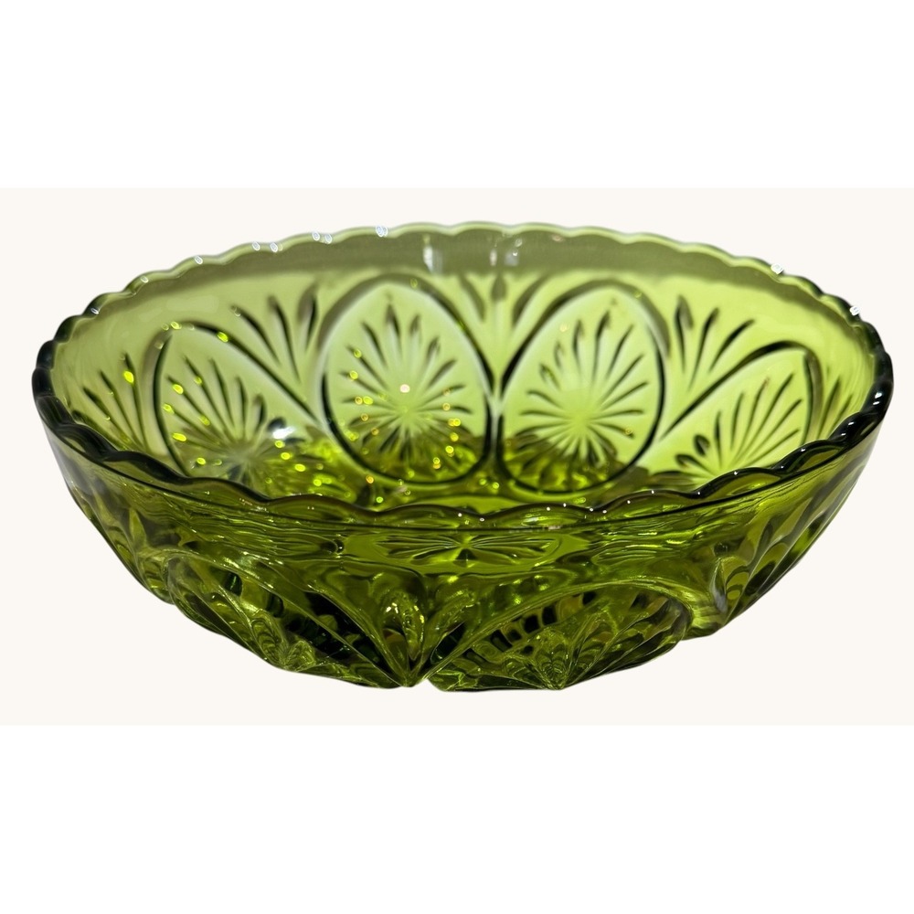 Vintage Anchor Hocking Avocado Green Medallion Serving Bowl 9" Star & Cameo - Picture 2 of 6